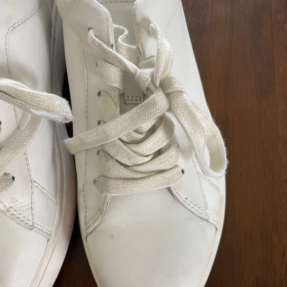 Kate Spade Lift Sneaker Womens 8B White Gold Leather Platform Casual Preppy